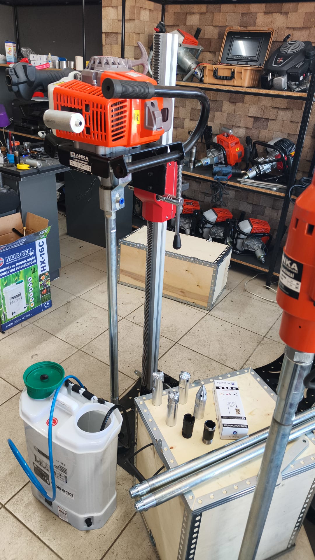 Benzinli Açılı Ayaklı Sehpalı Profosyonel Karot El Sondaj Makinesi